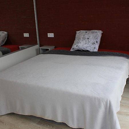 סנט-אילר-דה-רייה Chalet Pour 6, Domaine Avec Piscine מראה חיצוני תמונה